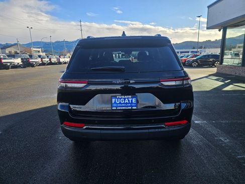 Used 2025 Jeep Grand Cherokee Altitude image 7