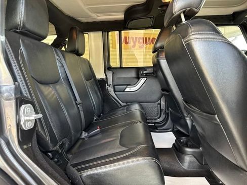 Used 2018 Jeep Wrangler Unlimited Sahara w/ Connectivity Group AWD/4WD image 25