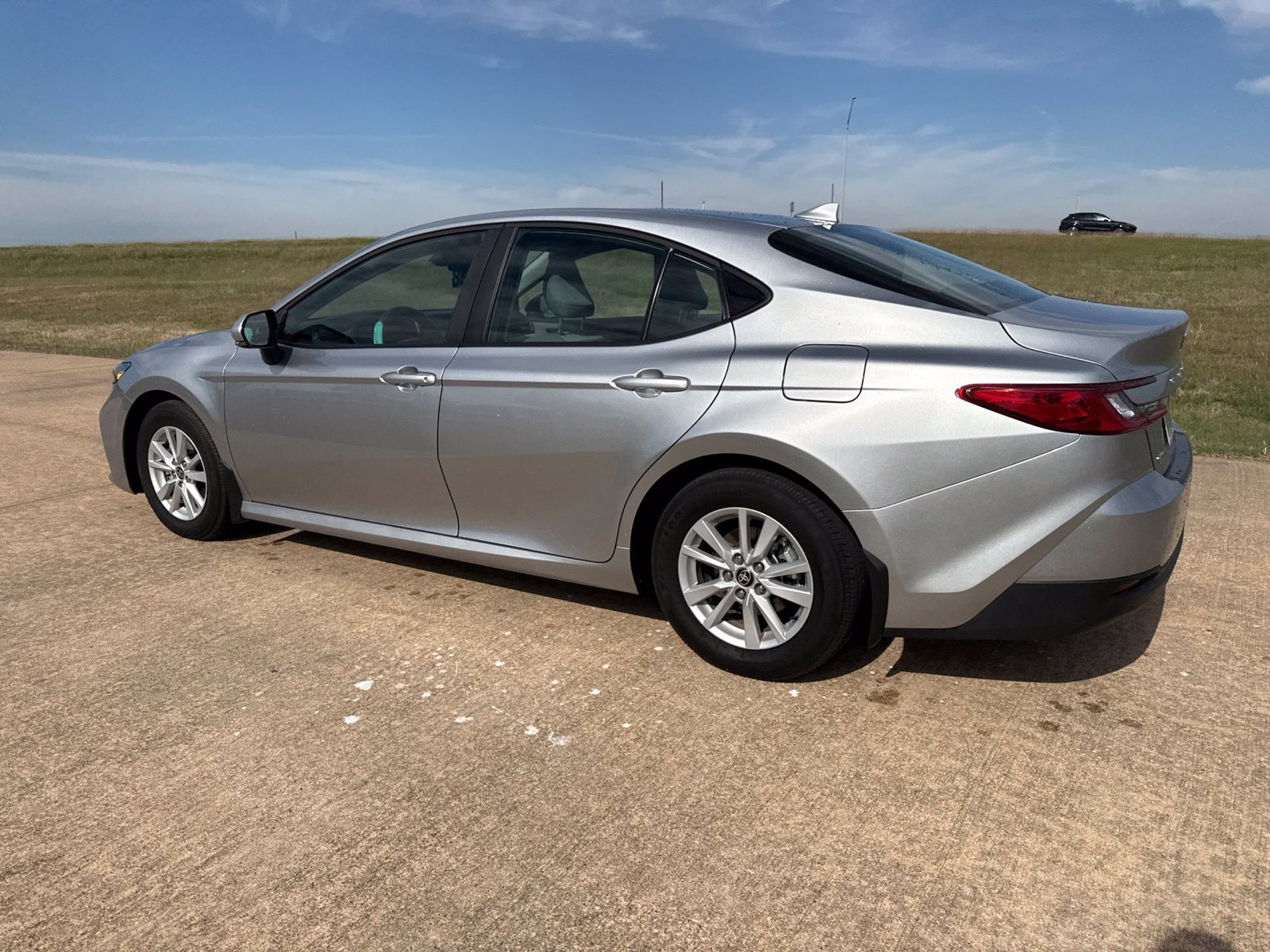 Used 2026 Toyota Camry LE FWD image 3