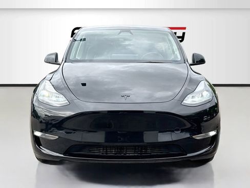 Used 2024 Tesla Model Y Long Range AWD/4WD image 2