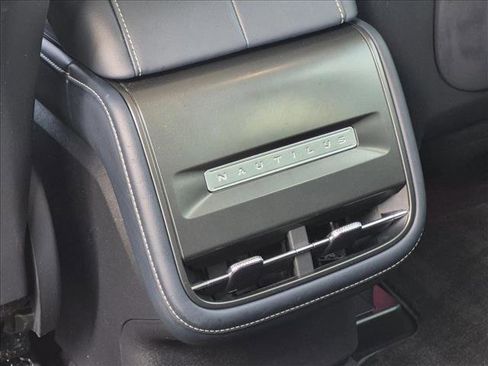 Used 2024 Lincoln Nautilus Reserve AWD/4WD image 18