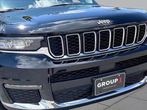 Used 2022 Jeep Grand Cherokee L Limited AWD/4WD image 32