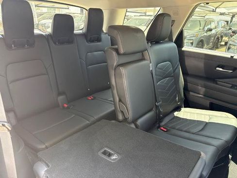 Certified 2025 Nissan Pathfinder Platinum w/ Cargo Package FWD image 22