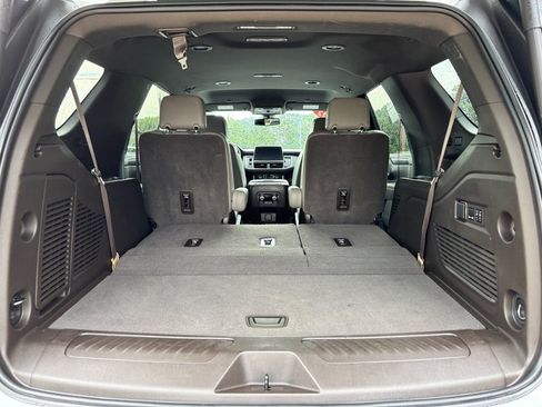 Used 2022 GMC Yukon SLT w/ SLT Luxury Package AWD/4WD image 12