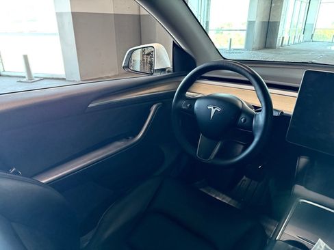 Used 2023 Tesla Model Y Long Range AWD/4WD image 31