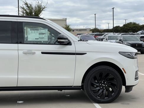 New 2025 Lincoln Navigator L Reserve w/ Jet Appearance Package image 12