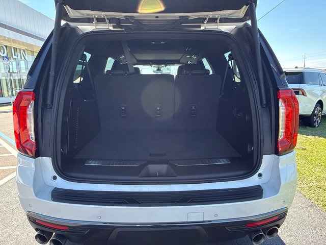 Used 2022 GMC Yukon XL Denali w/ Denali Premium Package RWD image 32