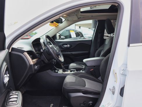 Used 2014 Jeep Cherokee Latitude w/ Comfort/Convenience Group image 11
