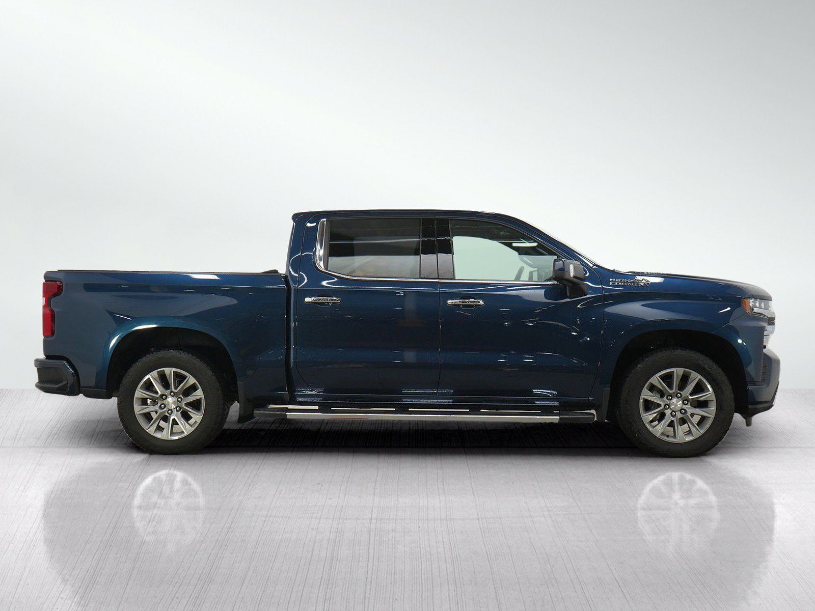 Used 2022 Chevrolet Silverado 1500 High Country w/ Safety Package II AWD/4WD image 6