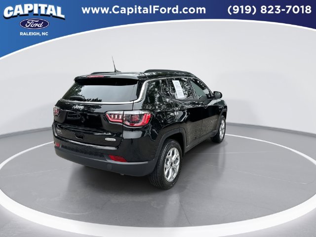 Used 2025 Jeep Compass Latitude AWD/4WD image 8