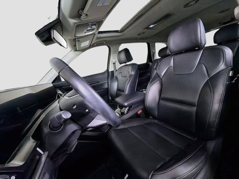 Used 2025 Kia Telluride S FWD image 14
