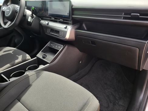 Certified 2025 Hyundai Kona SE FWD image 8