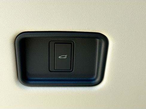 New 2025 Land Rover Range Rover SE image 37