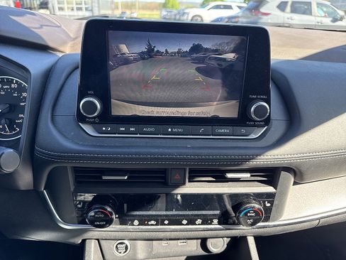 Certified 2023 Nissan Rogue SV w/ SV Premium B Package AWD/4WD image 16