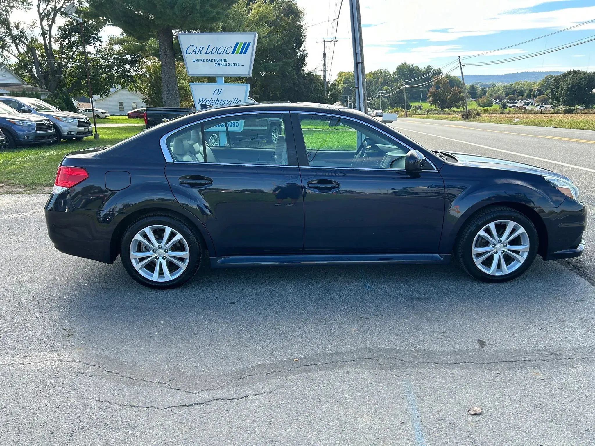 Used 2013 Subaru Legacy 2.5i Limited AWD/4WD image 10