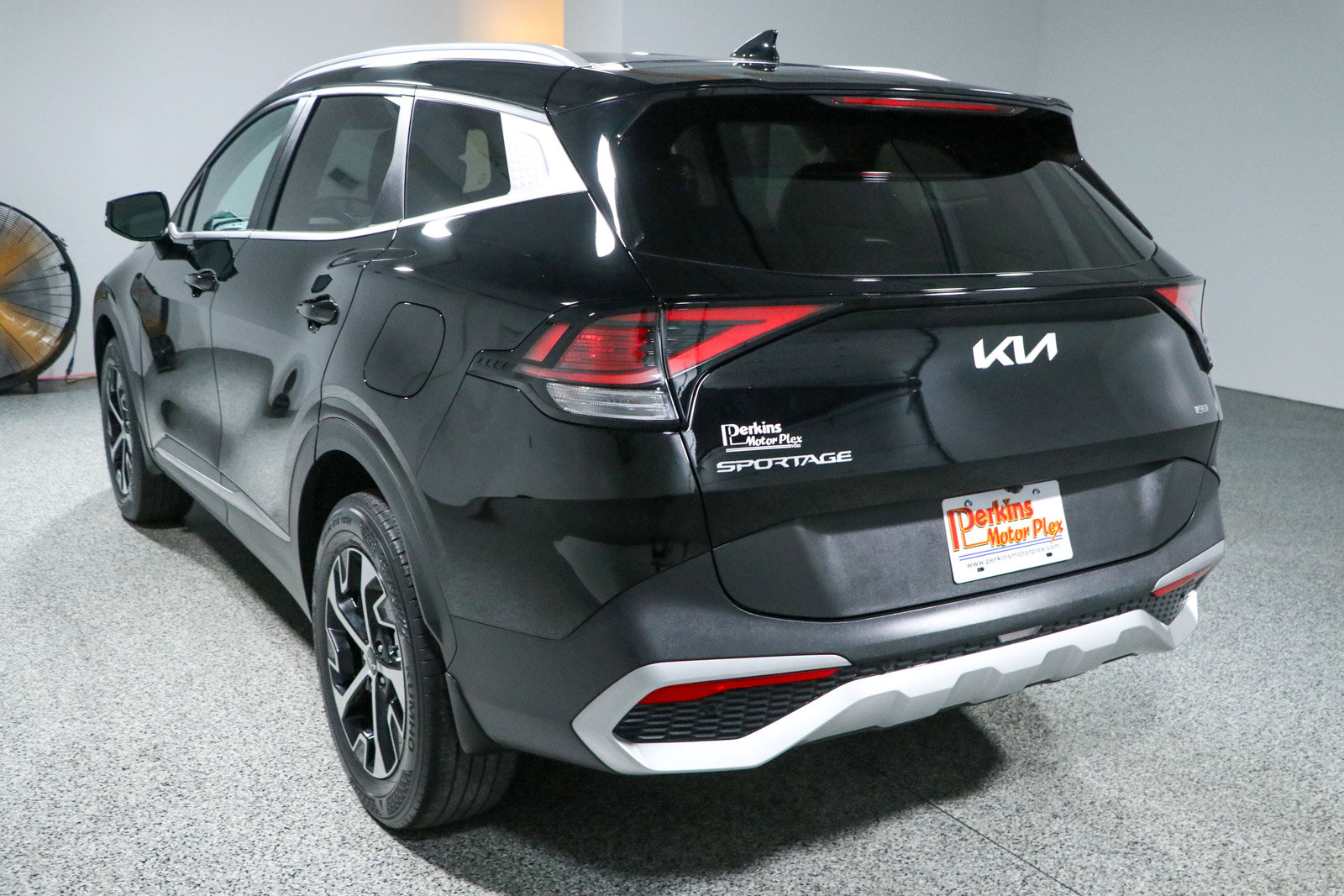 Used 2024 Kia Sportage EX AWD/4WD image 9
