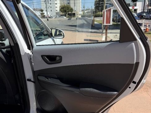 Used 2019 Hyundai Kona SE FWD image 30