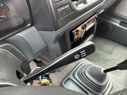 Used 2001 Nissan Frontier XE image 26