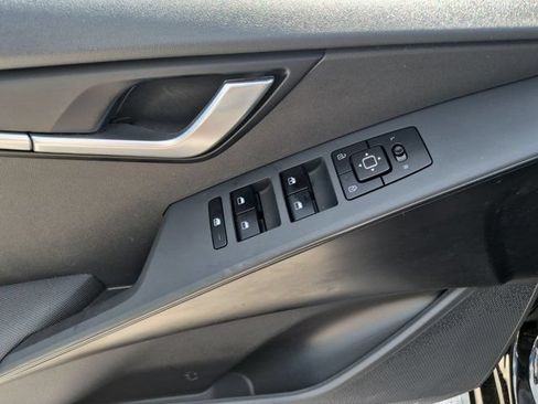 Used 2025 Kia Niro LX FWD image 13