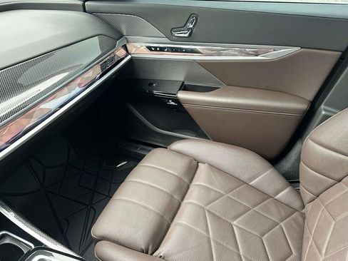 Certified 2023 BMW i7 xDrive60 image 38