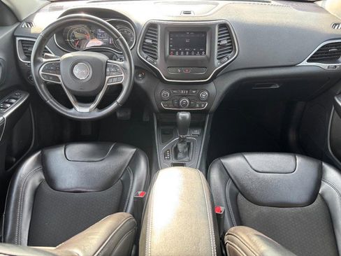 Used 2019 Jeep Cherokee Latitude Plus FWD image 14