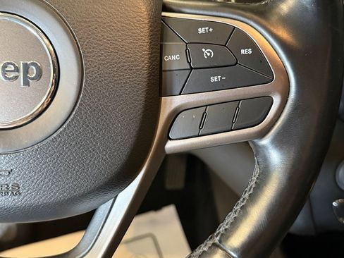 Used 2020 Jeep Cherokee Limited image 12