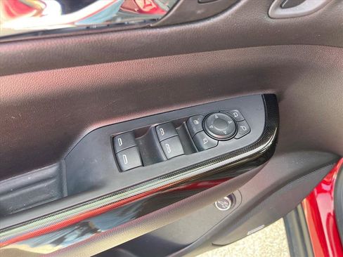 Used 2022 GMC Acadia AT4 w/ Technology Package image 8