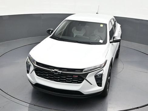Used 2026 Chevrolet Trax RS FWD image 22