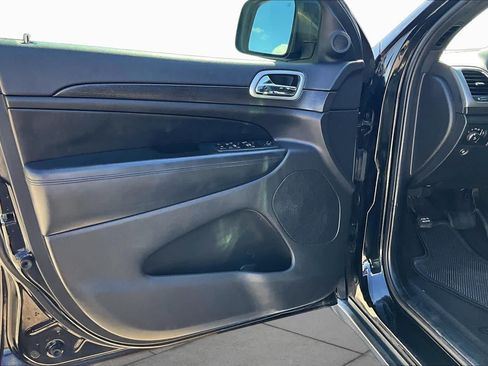 Used 2018 Jeep Grand Cherokee Laredo RWD image 22