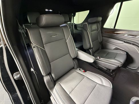 Used 2024 Cadillac Escalade Premium Luxury w/ Performance Package image 31