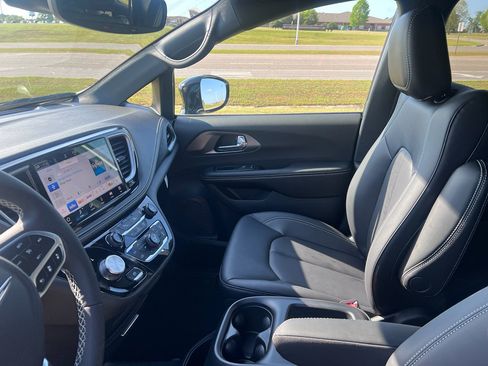 New 2026 Chrysler Pacifica Select image 19