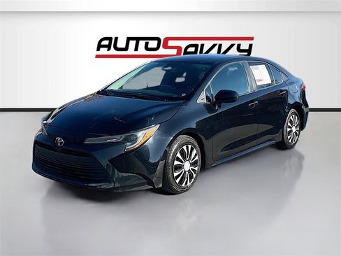 Used 2023 Toyota Corolla LE image 3