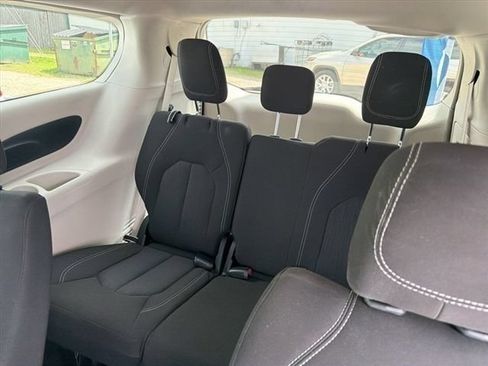 Used 2023 Chrysler Voyager LX FWD image 17