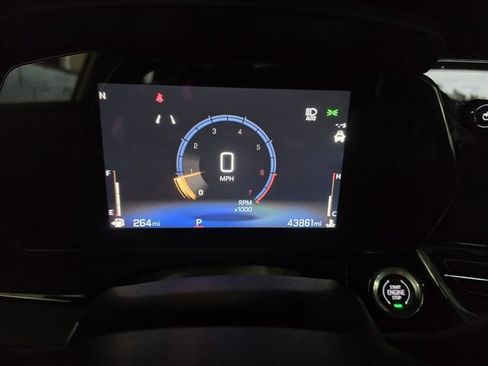 Used 2024 Chevrolet Trax RS w/ Sunroof Package FWD image 28