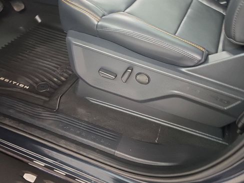 Used 2025 Ford Expedition Tremor AWD/4WD image 14