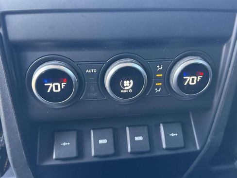 Used 2020 Land Rover Defender 110 SE image 11