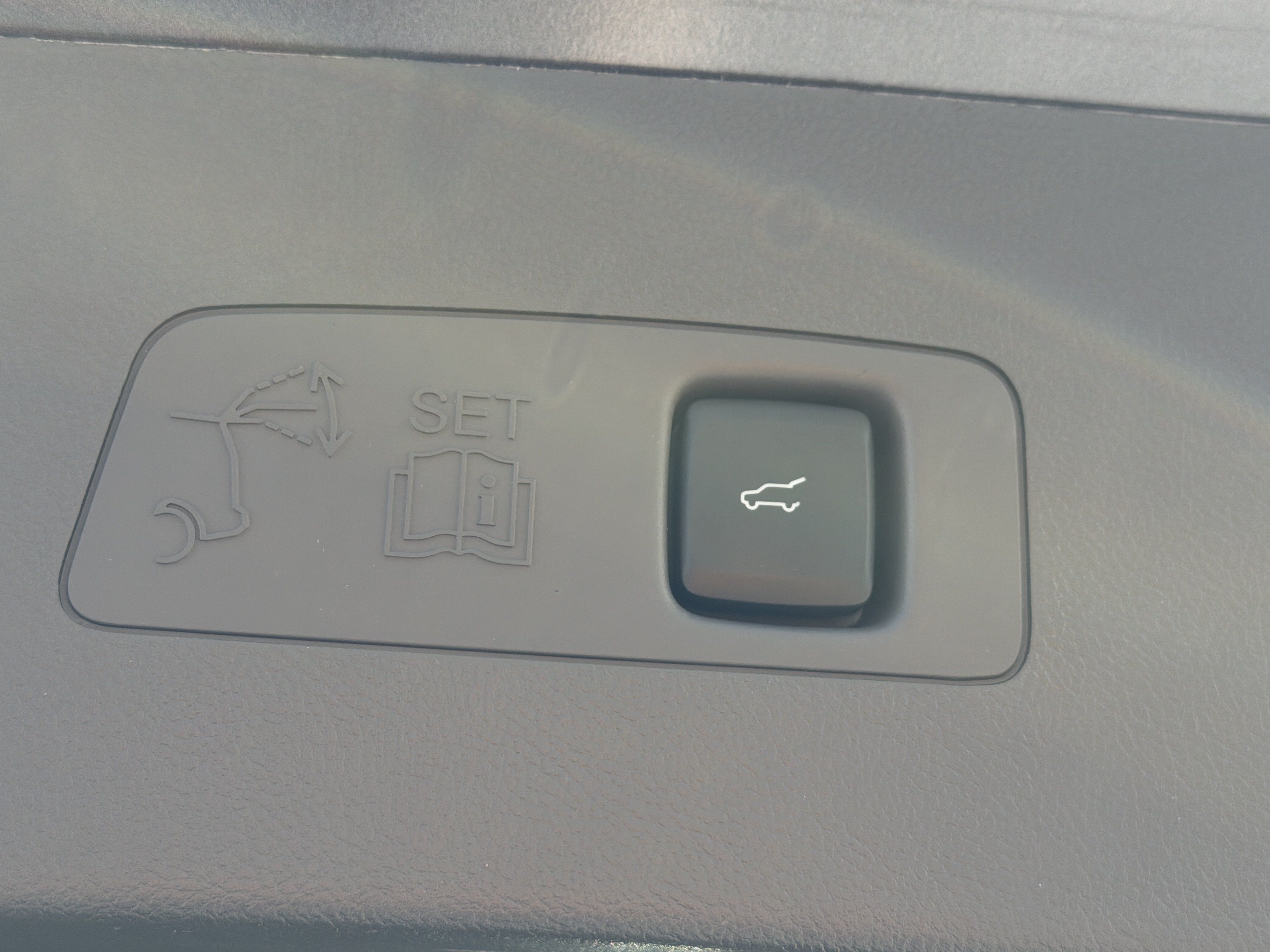 Certified 2024 Lincoln Corsair Grand Touring w/ Rear Removable Package Tray AWD/4WD image 6
