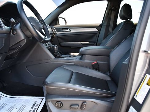Used 2020 Volkswagen Atlas Cross Sport SE FWD image 16