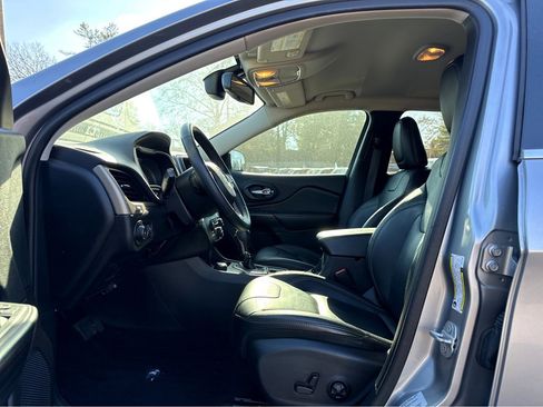 Used 2015 Jeep Cherokee Limited image 11