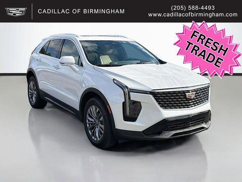 Certified 2025 Cadillac XT4 Premium Luxury w/ Cold Weather Package image 3