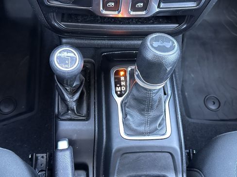 Used 2021 Jeep Wrangler Sport image 24