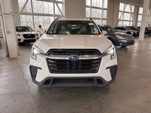 Used 2024 Subaru Ascent Premium w/ Convenience Package image 8