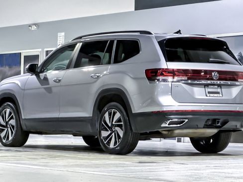 Used 2024 Volkswagen Atlas SE image 3