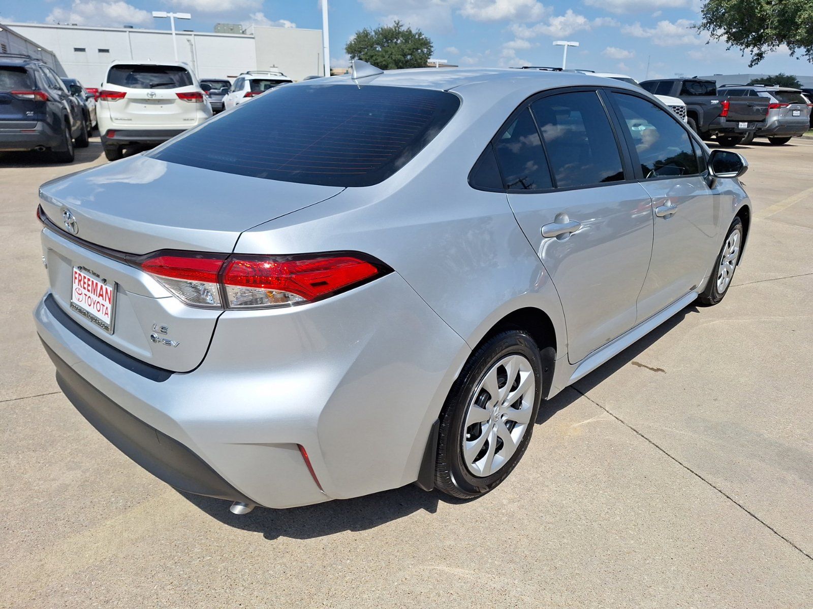 Used 2026 Toyota Corolla LE FWD image 6