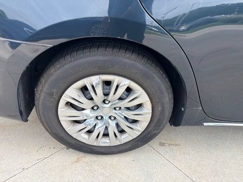 Used 2014 Toyota Camry LE FWD image 10