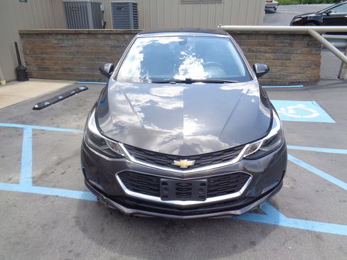 Used 2017 Chevrolet Cruze LT w/ Convenience Package image 3