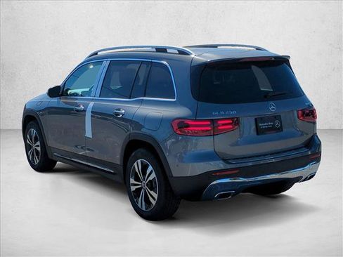 New 2026 Mercedes-Benz GLB 250 4MATIC image 9