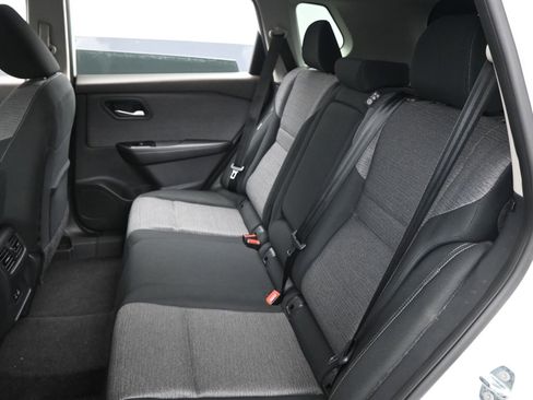 Used 2023 Nissan Rogue SV image 11