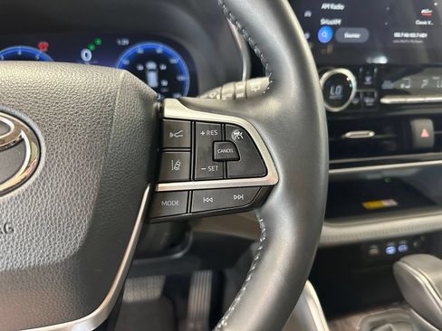 Used 2024 Toyota Highlander Platinum AWD/4WD image 18