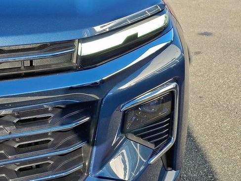 Used 2025 Chevrolet Traverse LT image 17